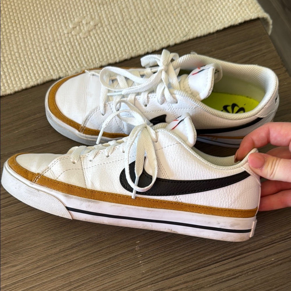Nike court legacy